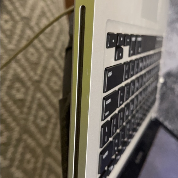 MacBook Pro - Picture 7 of 9